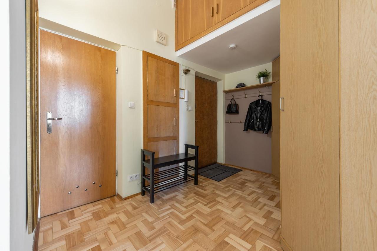 Two Bedroom Apartment For 6 People وارسو المظهر الخارجي الصورة